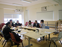 上海交通大學訪問團: 代表團與大學通識教育部主任梁美儀教授(右一)會晤